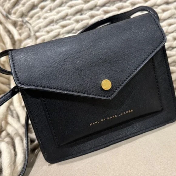 Marc Jacobs Metropoli Envelope Crossbody in Black Saffiano Leather - Like New - Picture 1 of 7